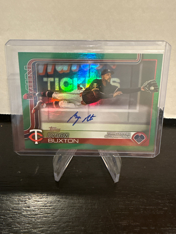 Byron Buxton 2025 Topps Series Two Auto Green, 14/99