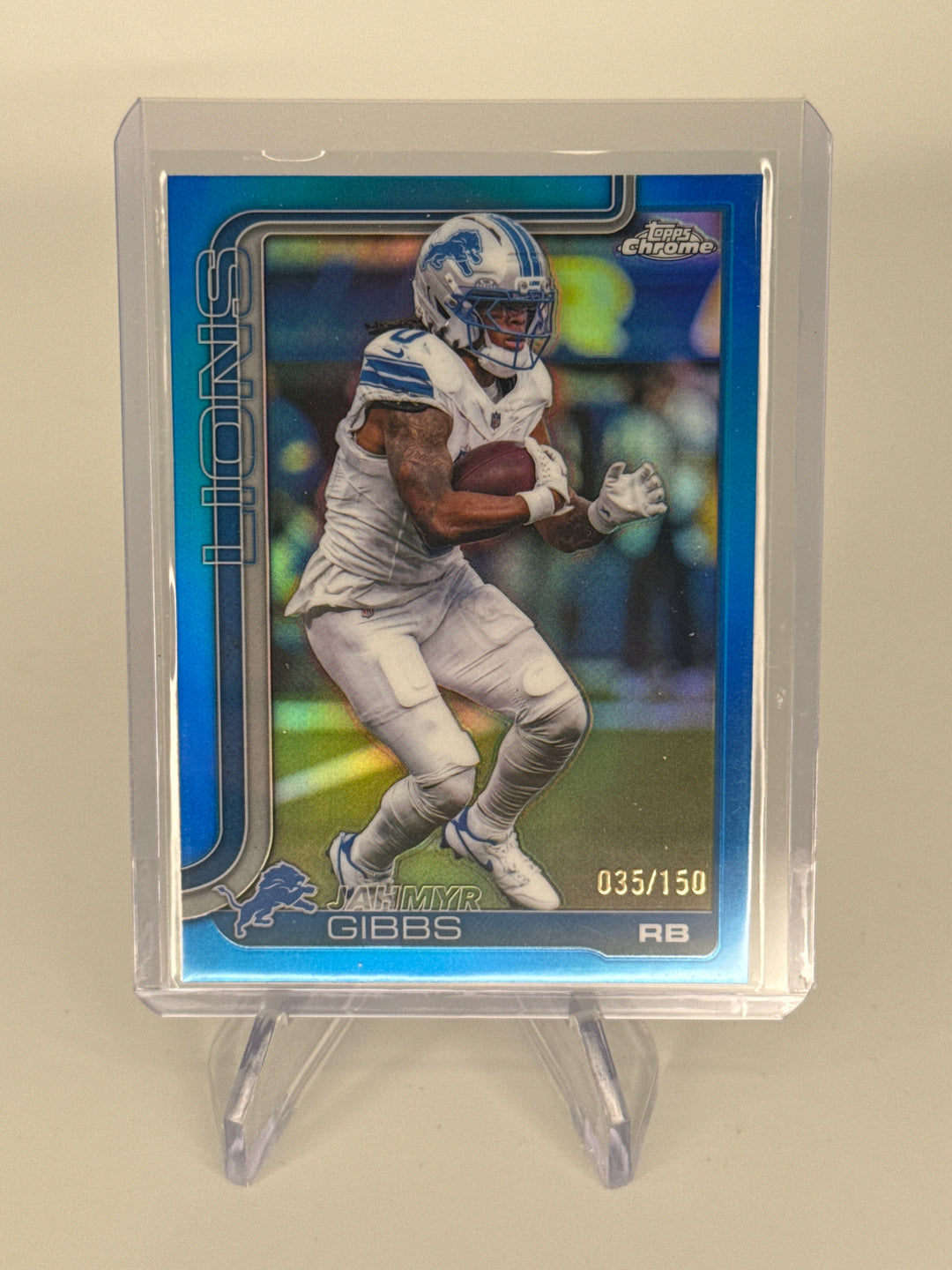 Jahmyr Gibbs 2025 Topps Chrome Blue Refractor, 035/150
