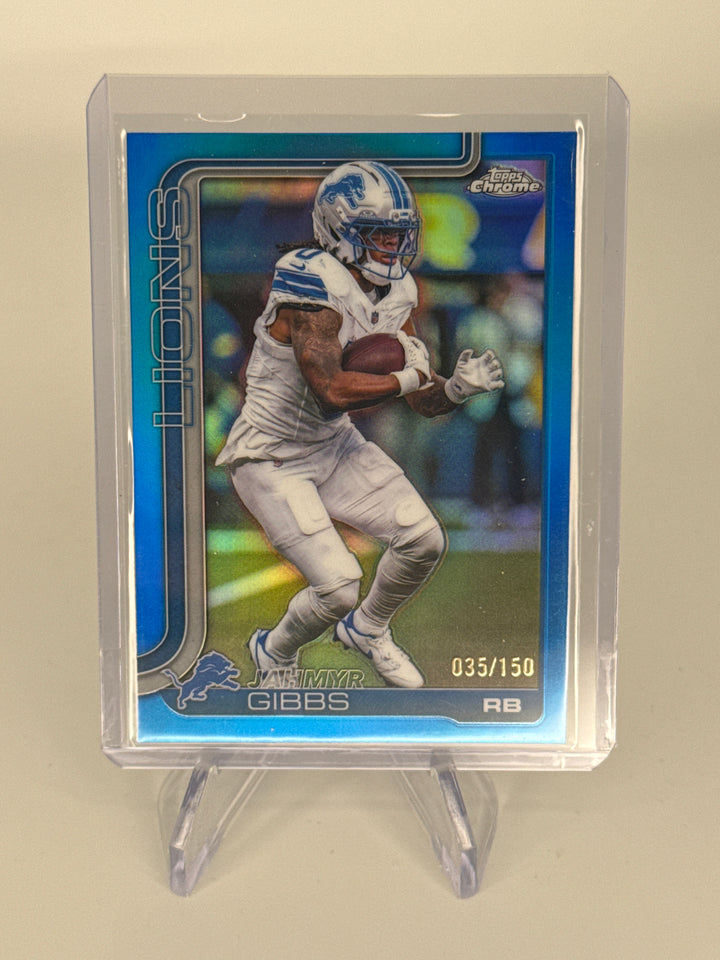 Jahmyr Gibbs 2025 Topps Chrome Blue Refractor, 035/150