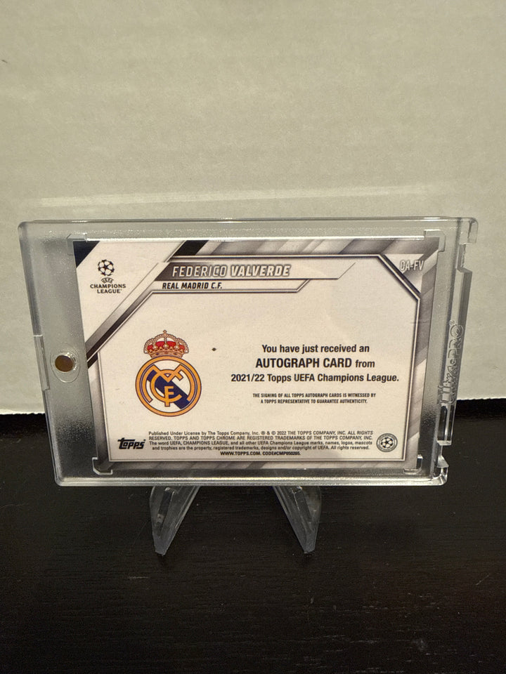 Federico Valverde 2022 Topps Chrome Champions League Green Raywave Auto