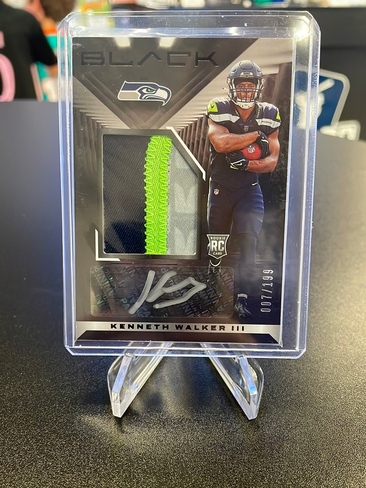 Kenneth Walker 2022 Panini Black Rookie Patch Auto, 007/199