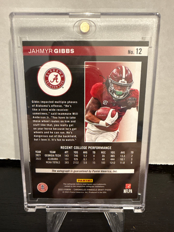 Jahmyr Gibbs 2023 Panini Chronicles Pinnacle Rookie Auto Black, 09/10