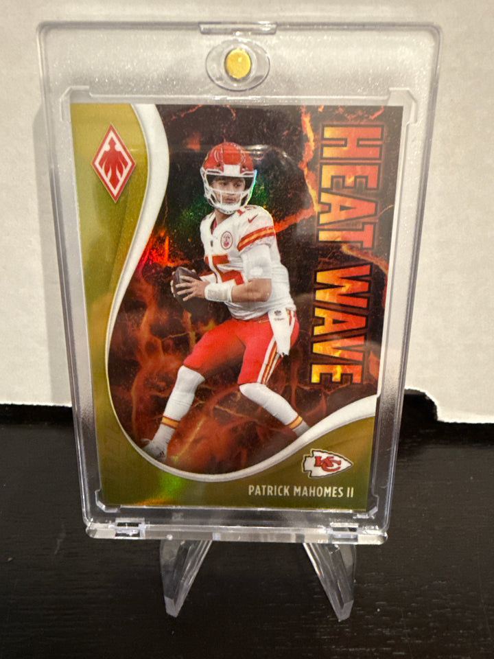 Patrick Mahomes 2021 Panini Phoenix Heat Wave Yellow, 44/75