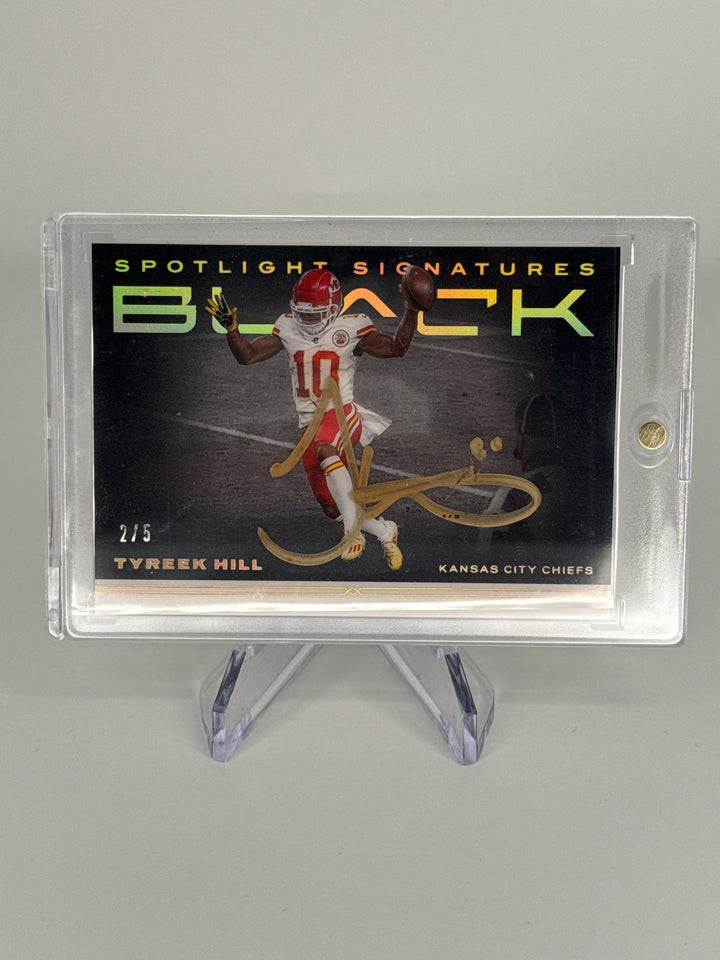Tyreek Hill 2021 Panini Black Spotlight Signatures Gold Auto, 2/5