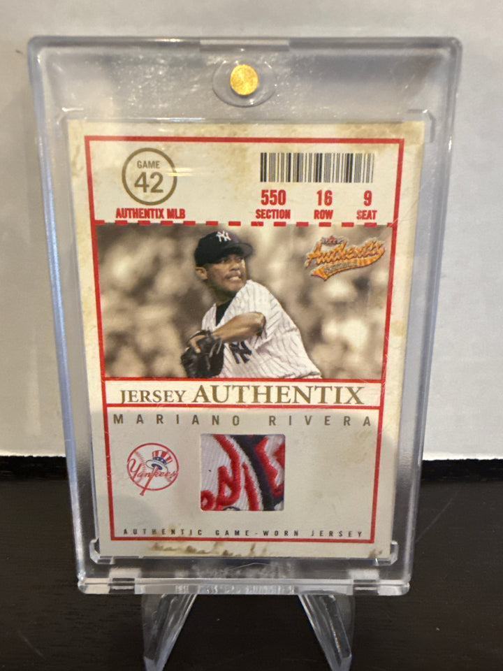 Mariano Rivera 2005 Fleer Jersey Authentix Game Worn Jersey