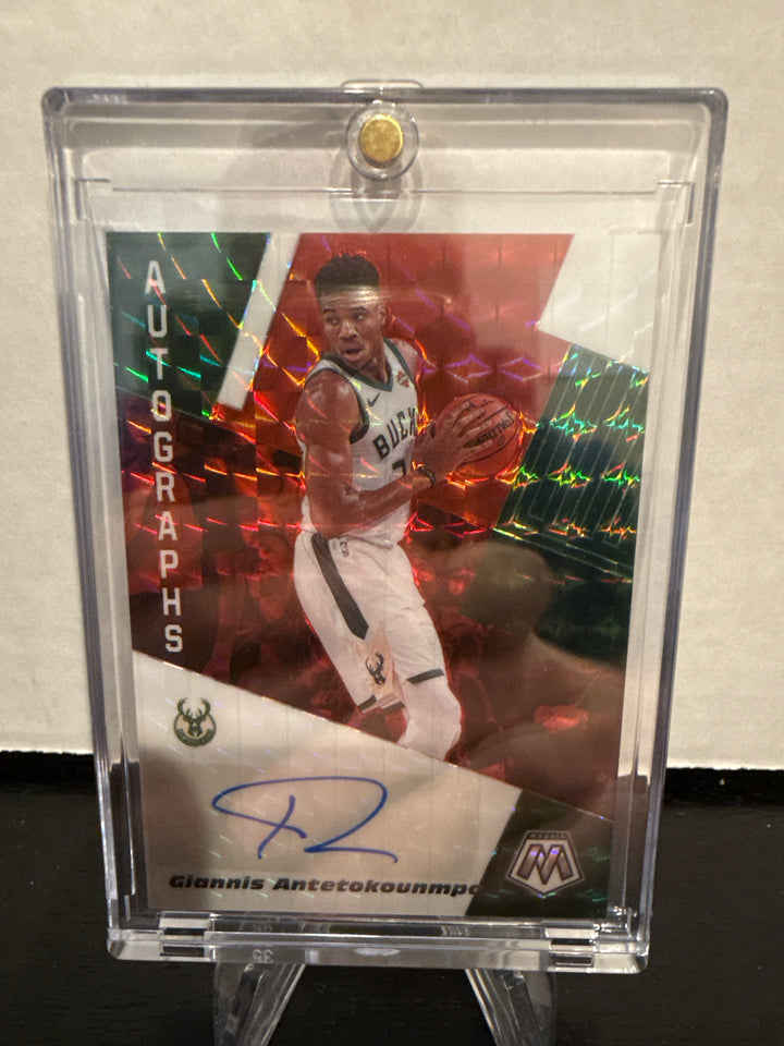 Giannis Antetokounmpo 2019 Panini Mosaic Fusion Red Choice Auto