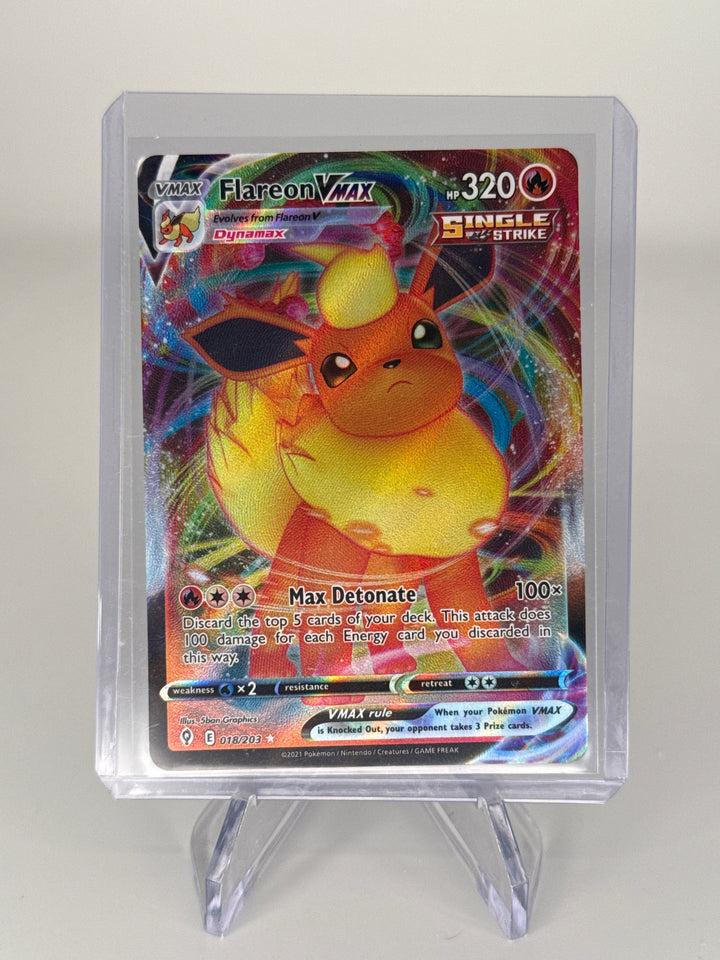 Pokemon TCG 2021 Flareon VMax Evolving Skies Holo, 018/203