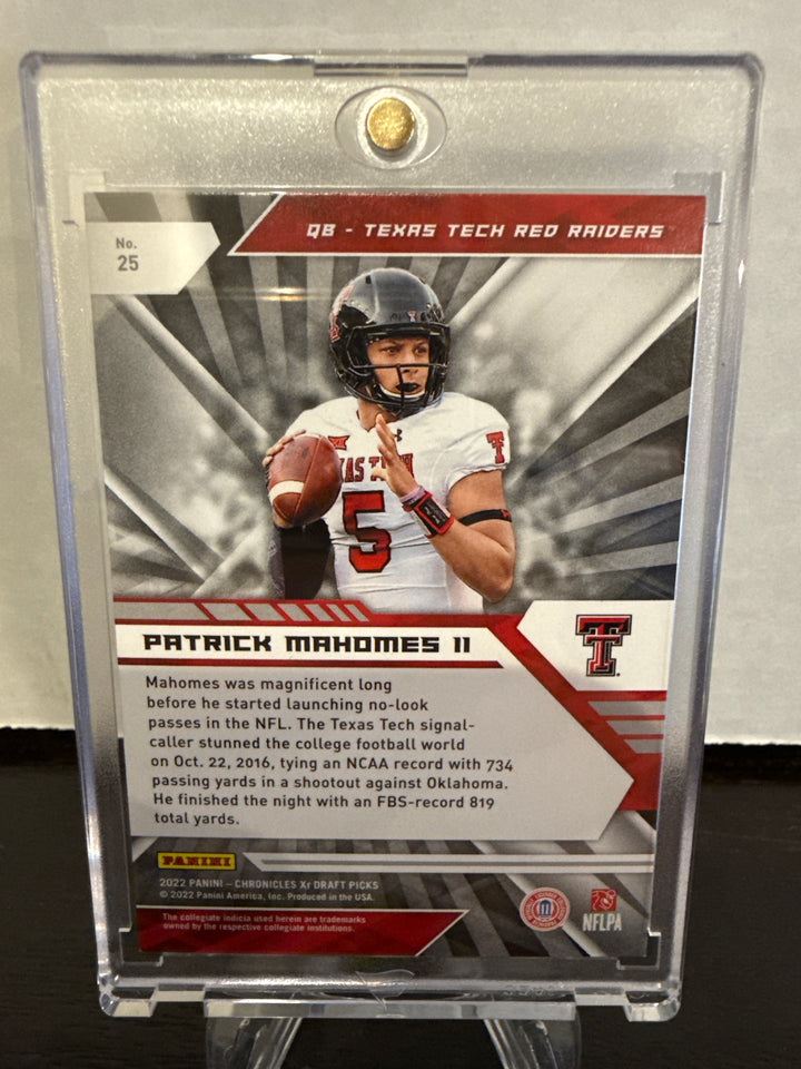 Patrick Mahomes 2022 Panini Chronicles XR Green Cracked Ice, 3/6